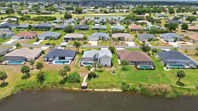 Building Photo - "Spacious 3-Bedroom Retreat with 2 Full Baths in Rotonda West Pinehurst!"