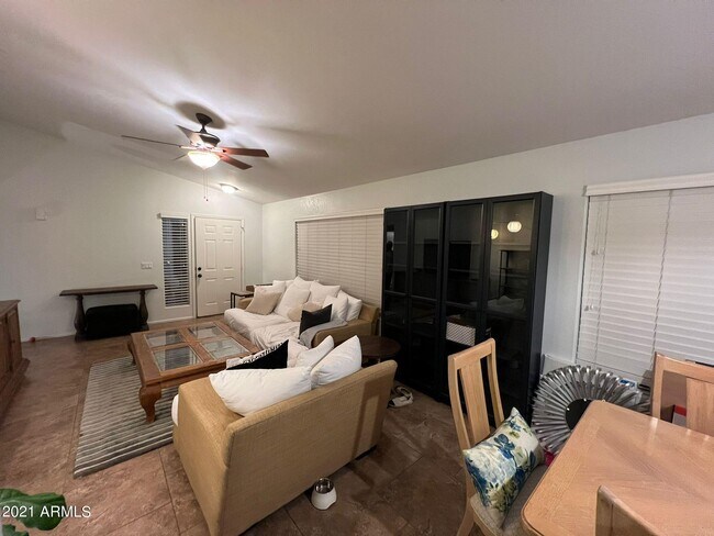 Building Photo - 4745 E St John Rd