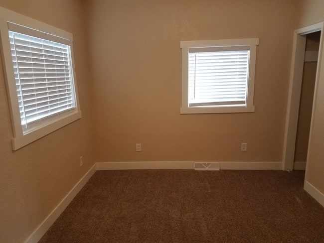 Building Photo - 32 N 9th Ave