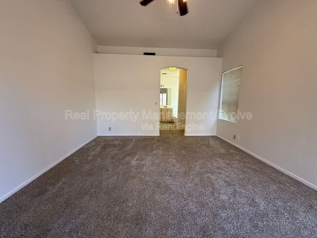 Building Photo - 4260 E Rosemonte Dr