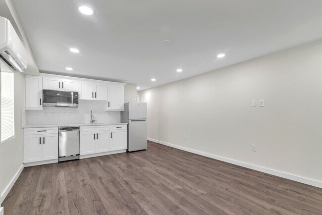 Building Photo - 1156 Angle Rd