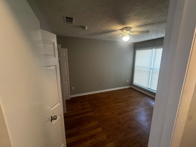 Building Photo - Room in Townhome on Governors Dr