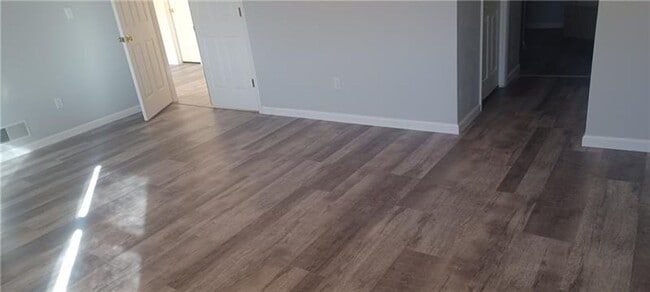 Building Photo - 4 bedroom 2.5 bath Home fo r rent Irwin, PA 15642