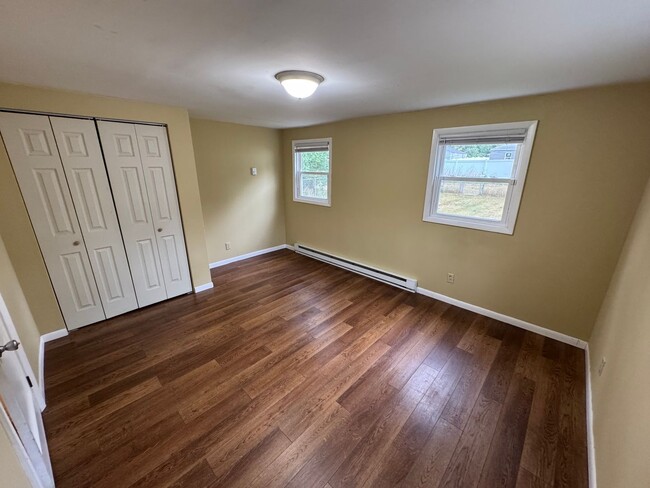 Building Photo - 3 Bed, 1 Bath in South Bend IN. ACCEPTING ...