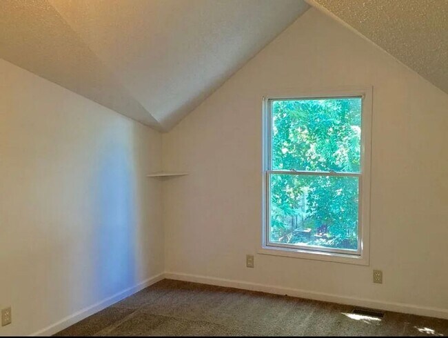 Building Photo - 108 N Hamilton St