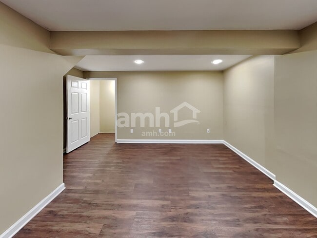 Building Photo - 4695 Woodfield Dr