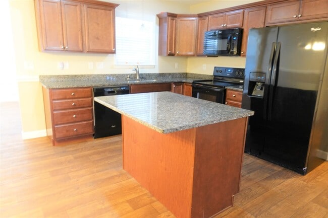 Building Photo - 610 Flintrock Dr