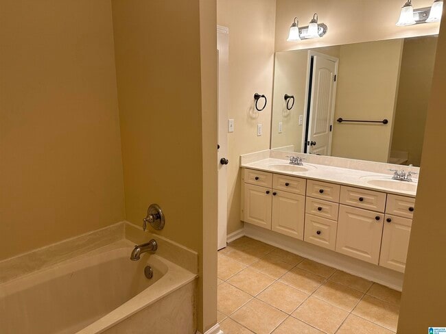 Building Photo - 2280 Ridgemont Dr