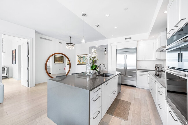 Building Photo - 1155 N Gulfstream Ave