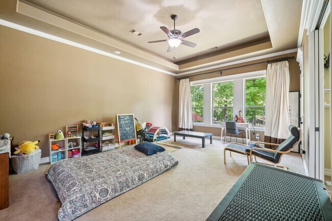 Building Photo - Stunning 5 bedroom 4.5 bath in Stonebrooke Glenn