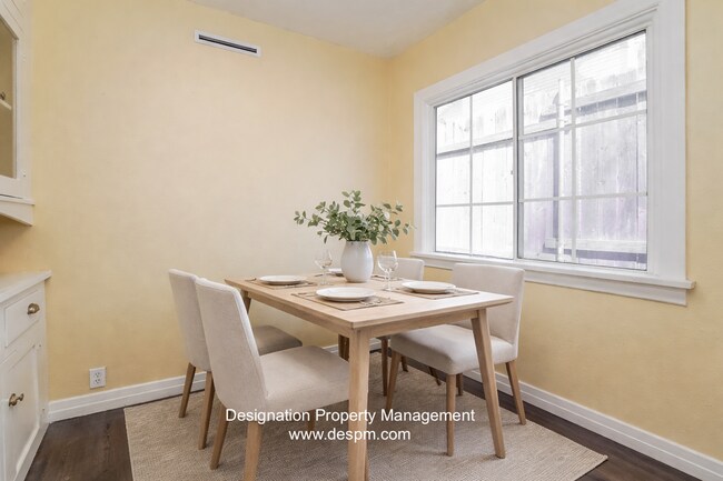 Building Photo - Roy