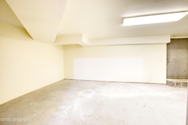 Building Photo - 24 Hollow Wood Ln