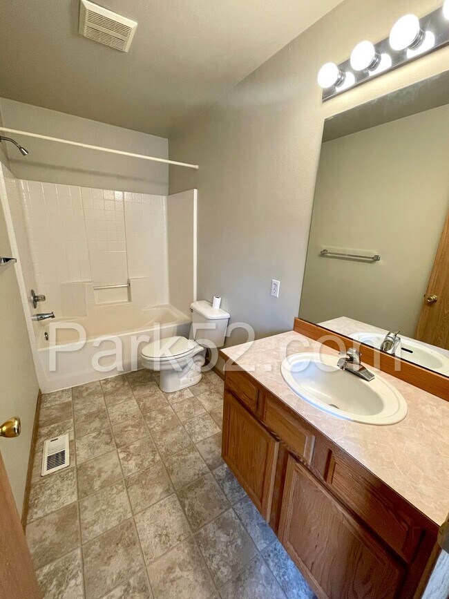 Building Photo - DuPont 4 Bedroom Single Family