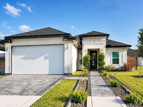 Building Photo - 19 E Comal Rd