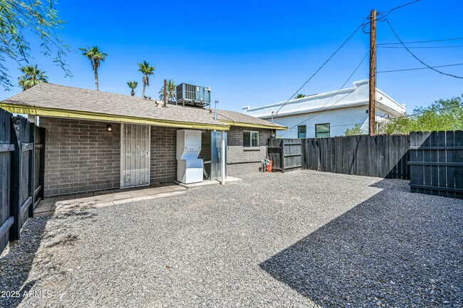 Building Photo - 1241 E McKinley St