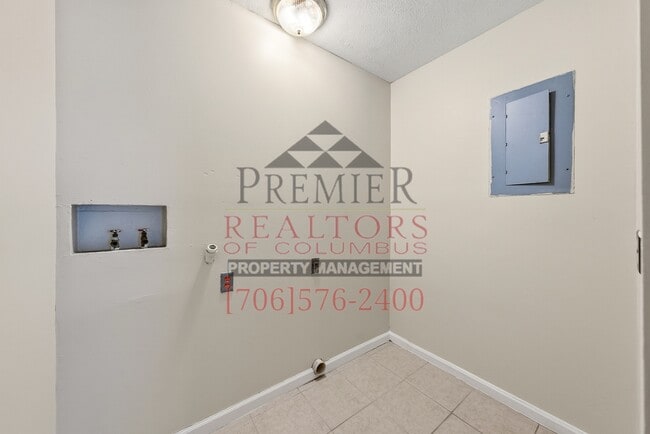 Building Photo - 2220 Gennings Ct