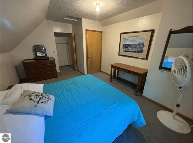 Building Photo - 855 E Front St