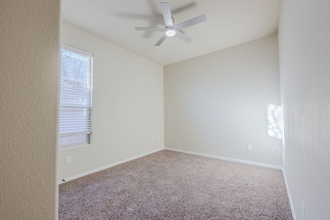 Building Photo - 7 Glass Ranch Rd