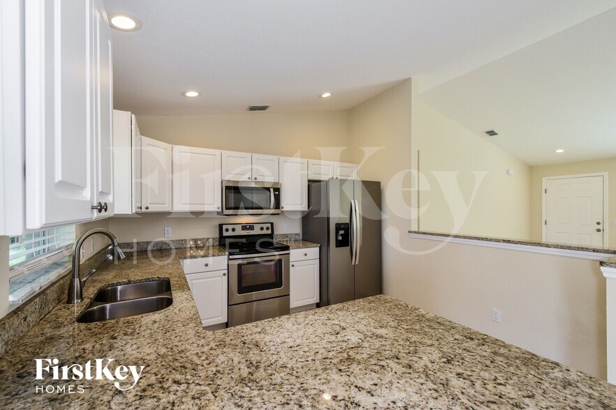 Building Photo - 12246 Helios Ave