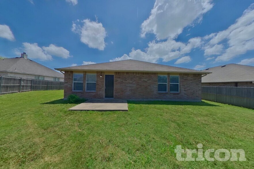 Building Photo - 400 Blue Sage