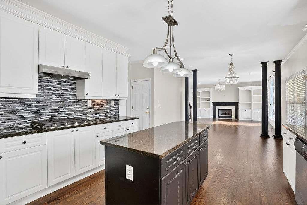 Building Photo - 1200 Cresthaven Ln NW