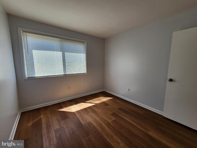 Building Photo - 8108 Salt Lake Dr