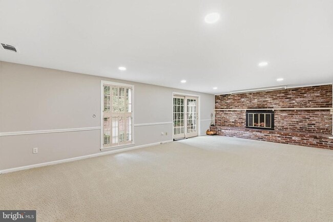Building Photo - 2419 Claremont Dr