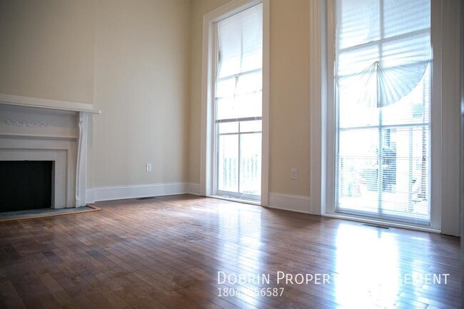 Building Photo - HUGE Renovated 3 BD with SUNROOM: Close to...