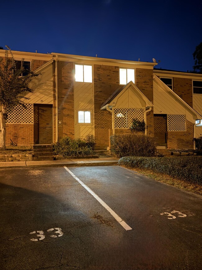 Building Photo - 3207 Shamrock St E