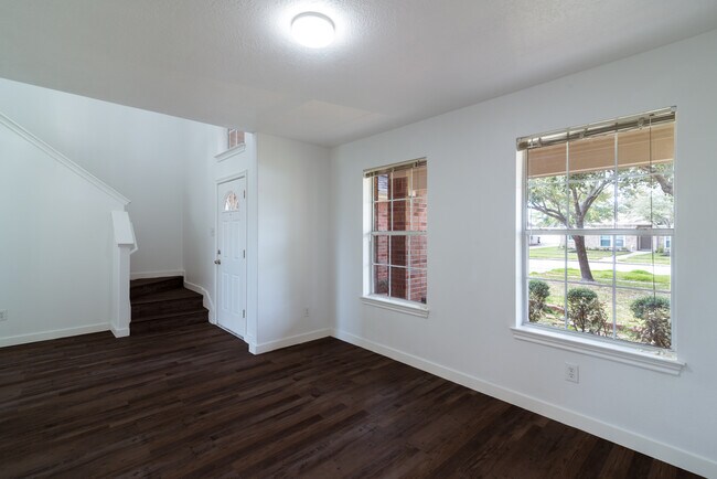Building Photo - 2707 Troy Dr