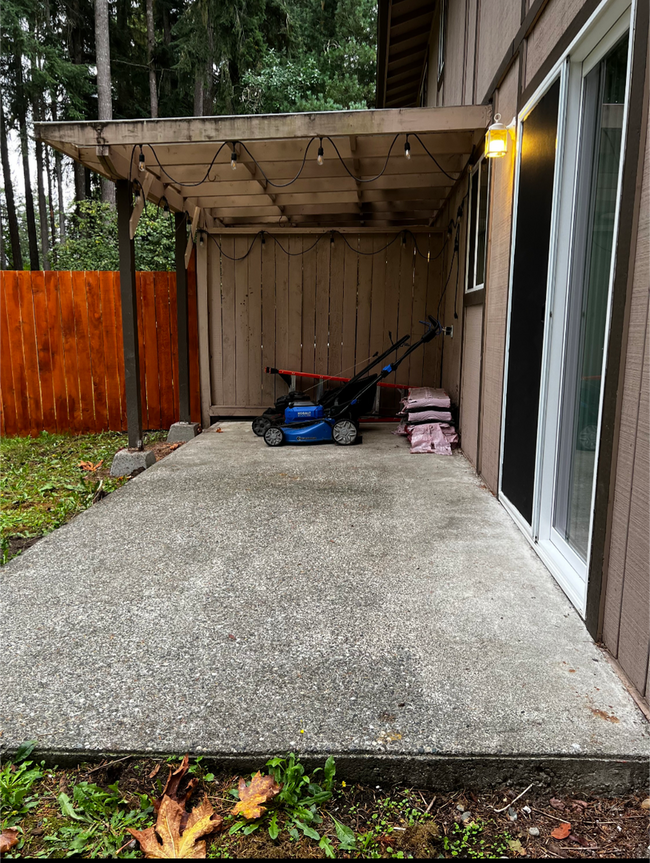 Building Photo - 2 Story Duplex Available. HUGE, FENCED YAR...