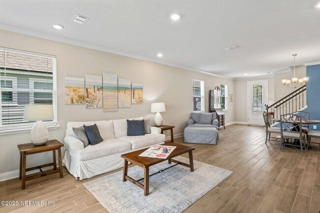 Building Photo - 121 Thistleton Wy