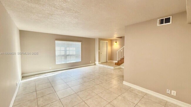 Building Photo - 3064 Riverside Dr