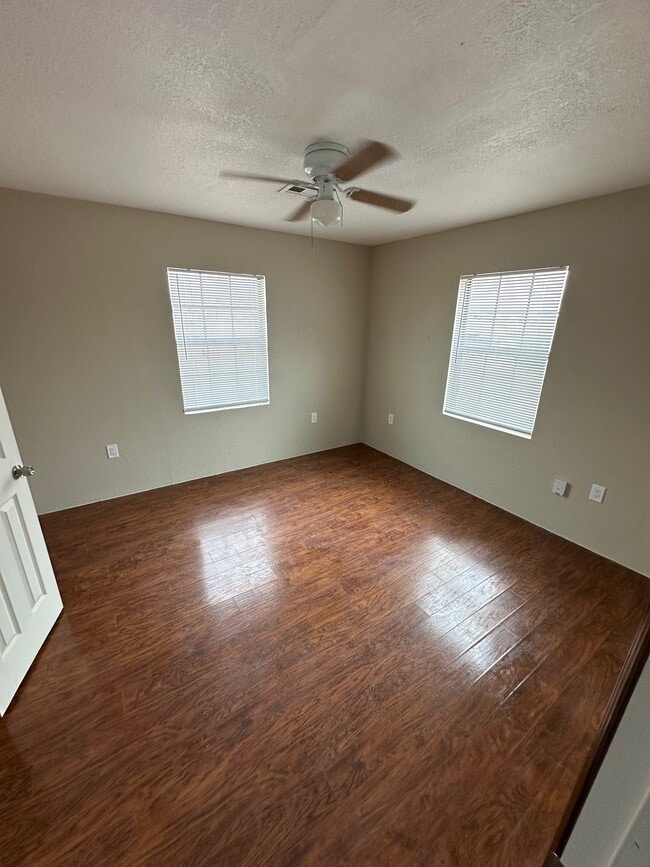 Building Photo - 2422 SW Jefferson Ave