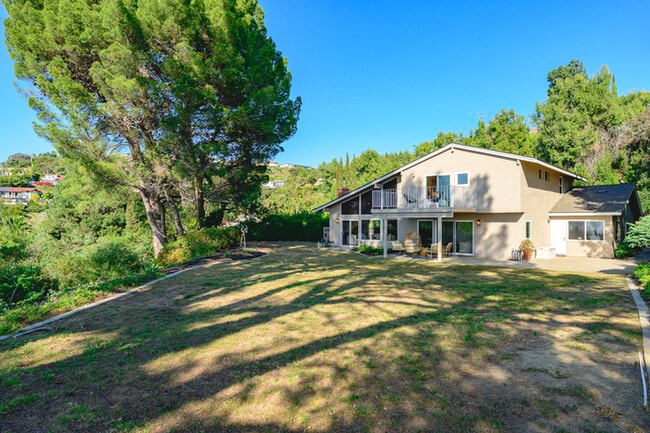 Building Photo - 10961 Limetree Dr