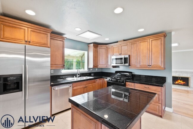Building Photo - Upgraded 4 Bedroom, 3 Bathroom Home Available