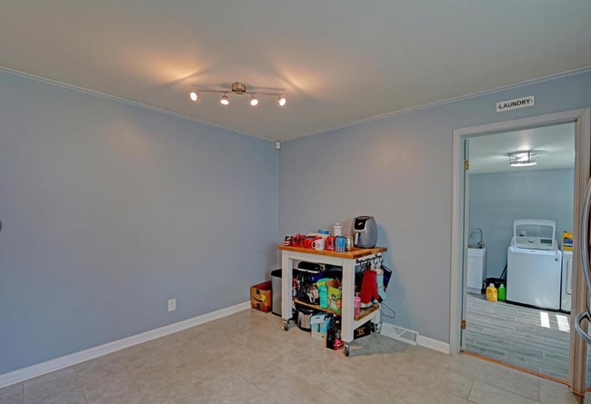 Building Photo - 606 Wyoming Ave