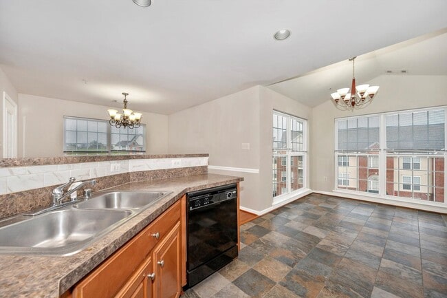 Building Photo - Elevator Condo in Frederick Pent House Level