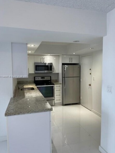 Building Photo - 3800 S Ocean Dr