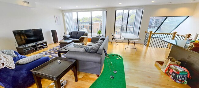 Building Photo - 1616 Beacon St