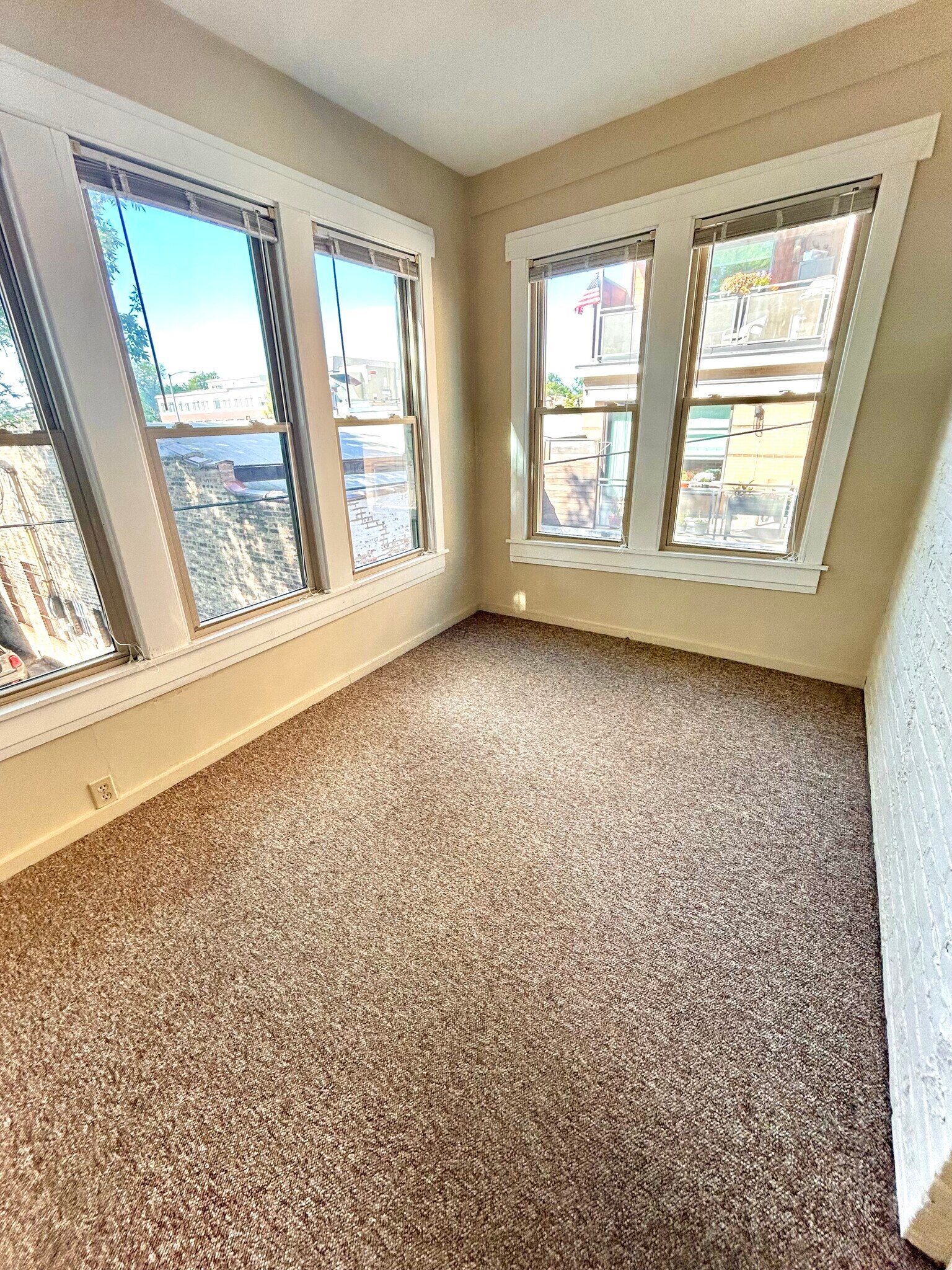 Bonus Room - 425 N Maple Ave