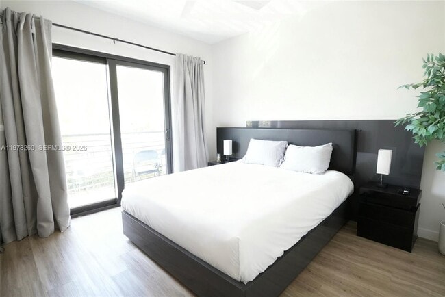 Building Photo - 211 SE 4th St