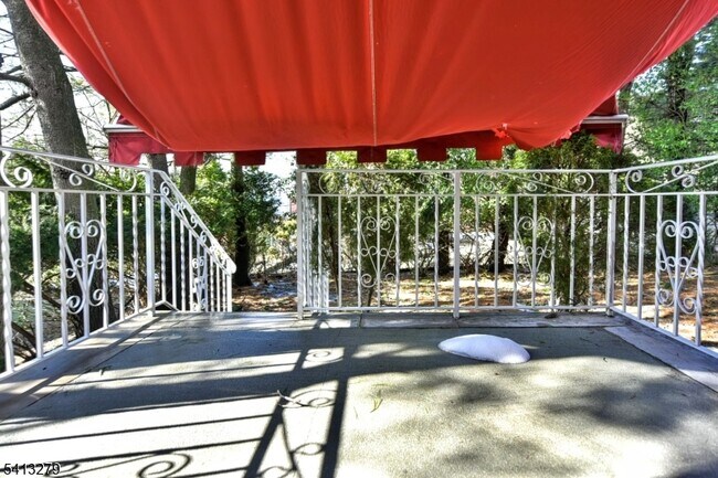 Building Photo - 411 10th St