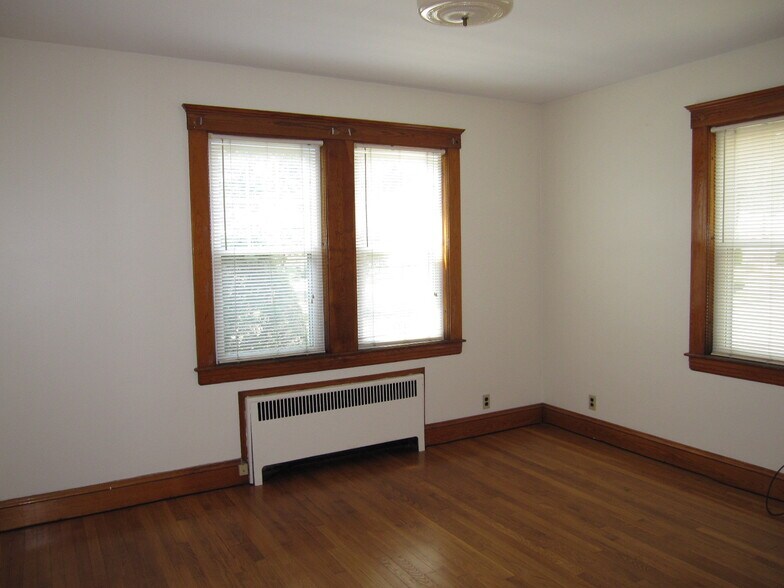 Building Photo - 29 Underwood Ave