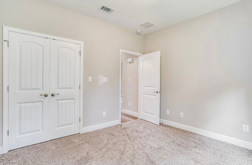 Building Photo - 5940 Savannah Dr