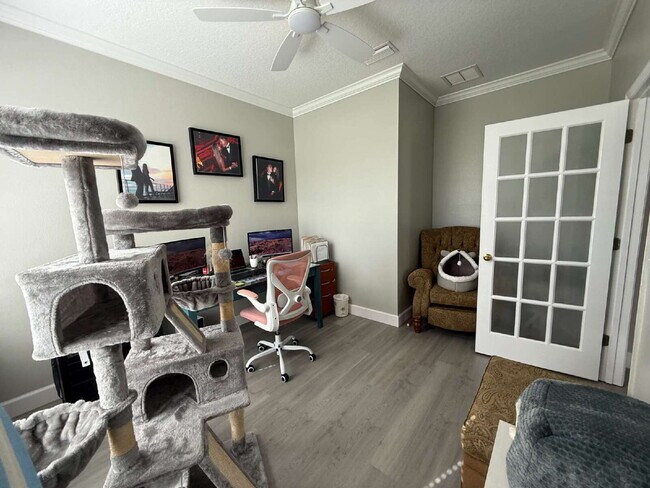 Building Photo - "Spacious 3-Bedroom Retreat with Bonus roo...