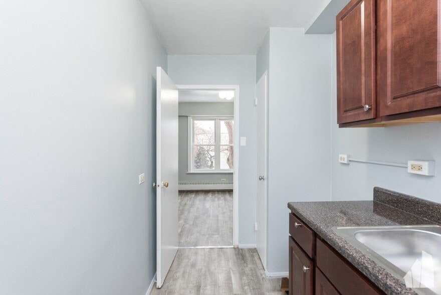 Building Photo - 7333 N Ridge Blvd