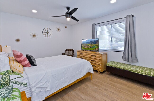 Building Photo - 2660 N Farrell Dr