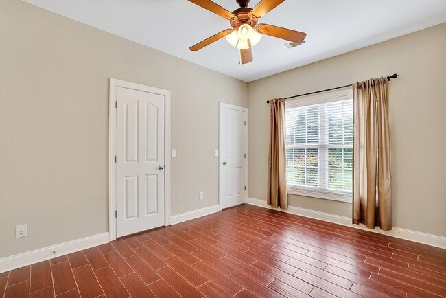 Building Photo - 614 Greene Dr