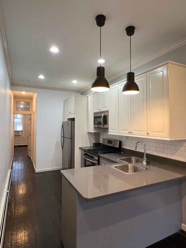 Building Photo - 96 Reservoir Ave